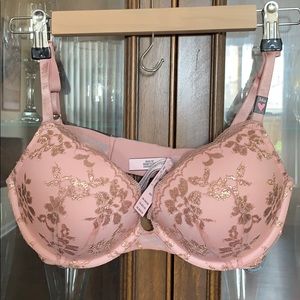NWT 34D Victoria’s Secret Bra